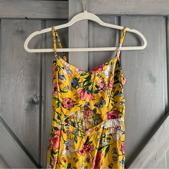 Hollister High Low Yellow Floral Garden butterflies bees Small Easter summer - Picture 3 of 10